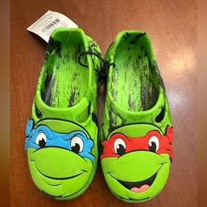 NWT Kids Ninja Turtle Green Slip-On Shoes size 9-10